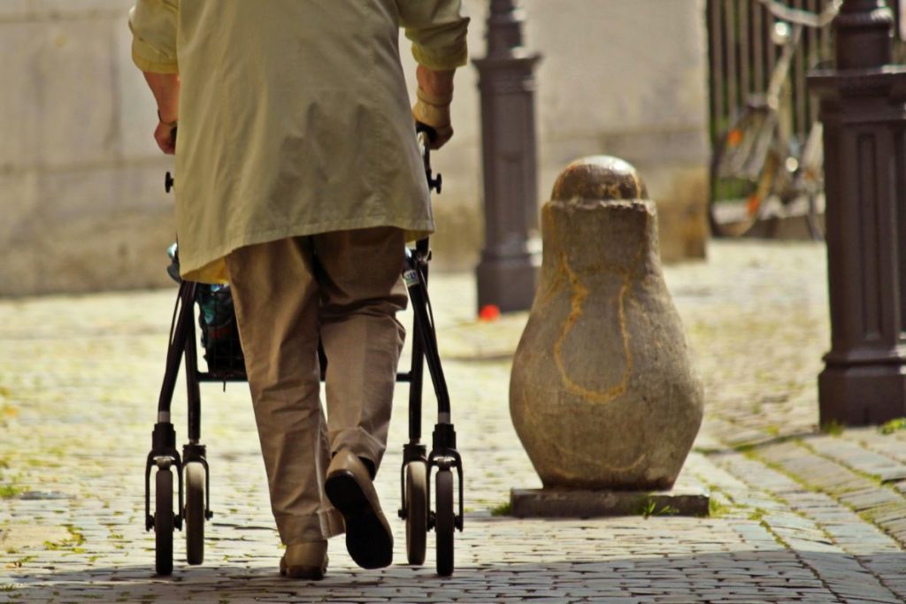 Seniors struggling alone to function normally; assisted living and heart health